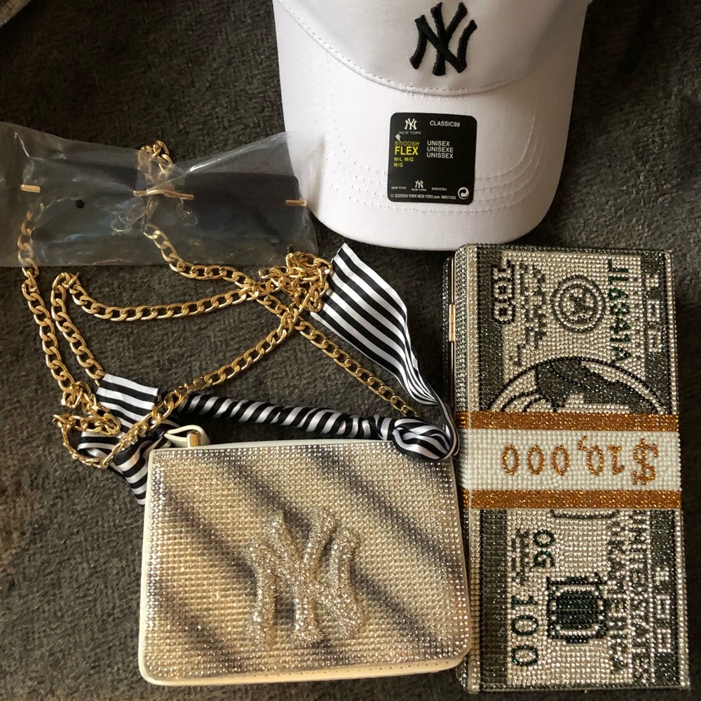 Two shoulder bags with visor hat to match